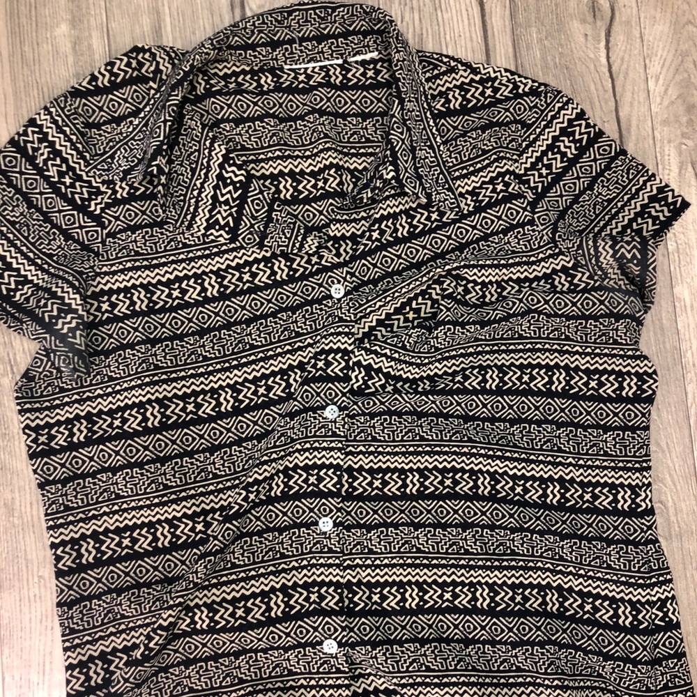 Aztec designed blouse - Picture 2 of 3